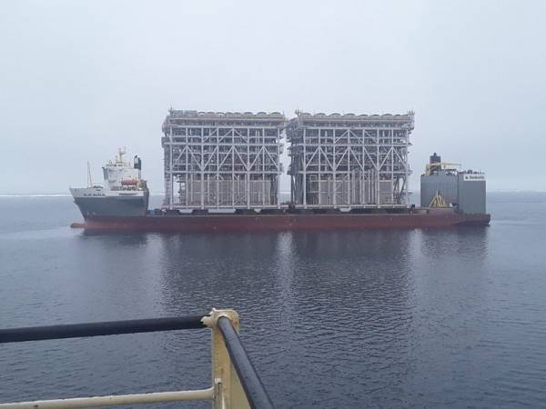 Судно с крупногабаритным грузом для проекта «Арктик СПГ 2» успешно проведено через пролив Лонга