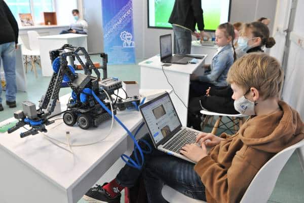В корпоративном университете «Группы ГАЗ» открылся IX робототехнический фестиваль «РобоФест-Нижний Новгород»