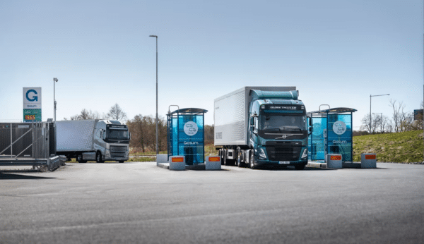 Volvo выпускает мощный тягач на биогазе для снижения выбросов CO2 при дальних перевозках
