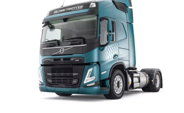 Volvo выпускает мощный тягач на биогазе для снижения выбросов CO2 при дальних перевозках