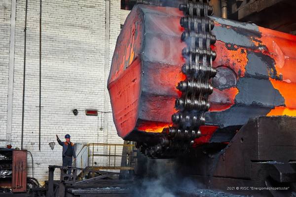 На ЭМСС изготовлен стальной слиток массой 415 тонн для производства обечайки корпуса реактора АЭС «Аккую»