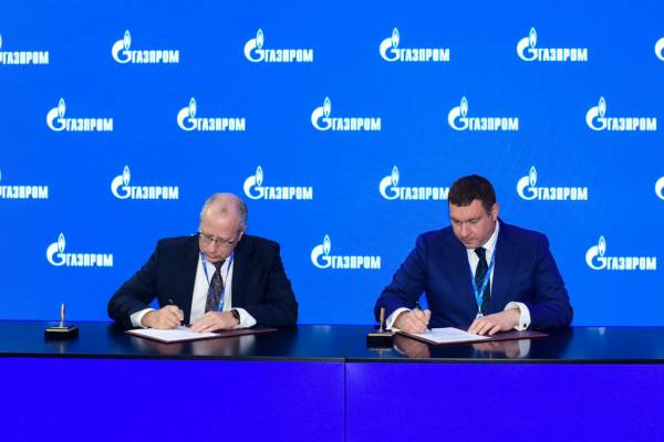 «Газпром» договорился о дальнейшем развитии газомоторной инфраструктуры в четырех регионах РФ
