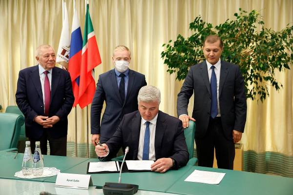 ПАО «Нижнекамскнефтехим» подписало контракты по проекту строительства производства полипропилена