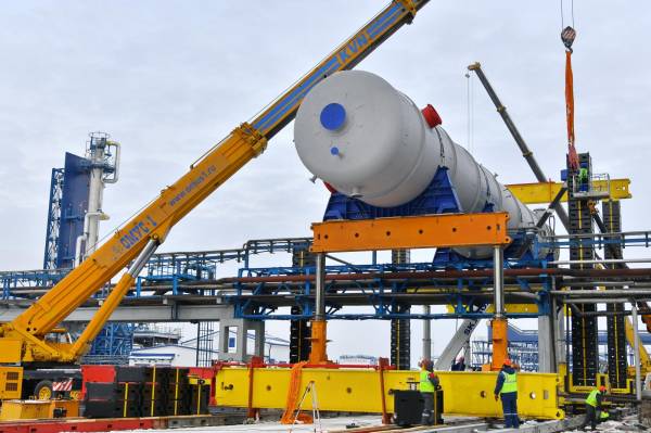 Компания «Волгограднефтемаш» поставила 600 тн оборудования на Омский завод «Газпромнефть-СМ»